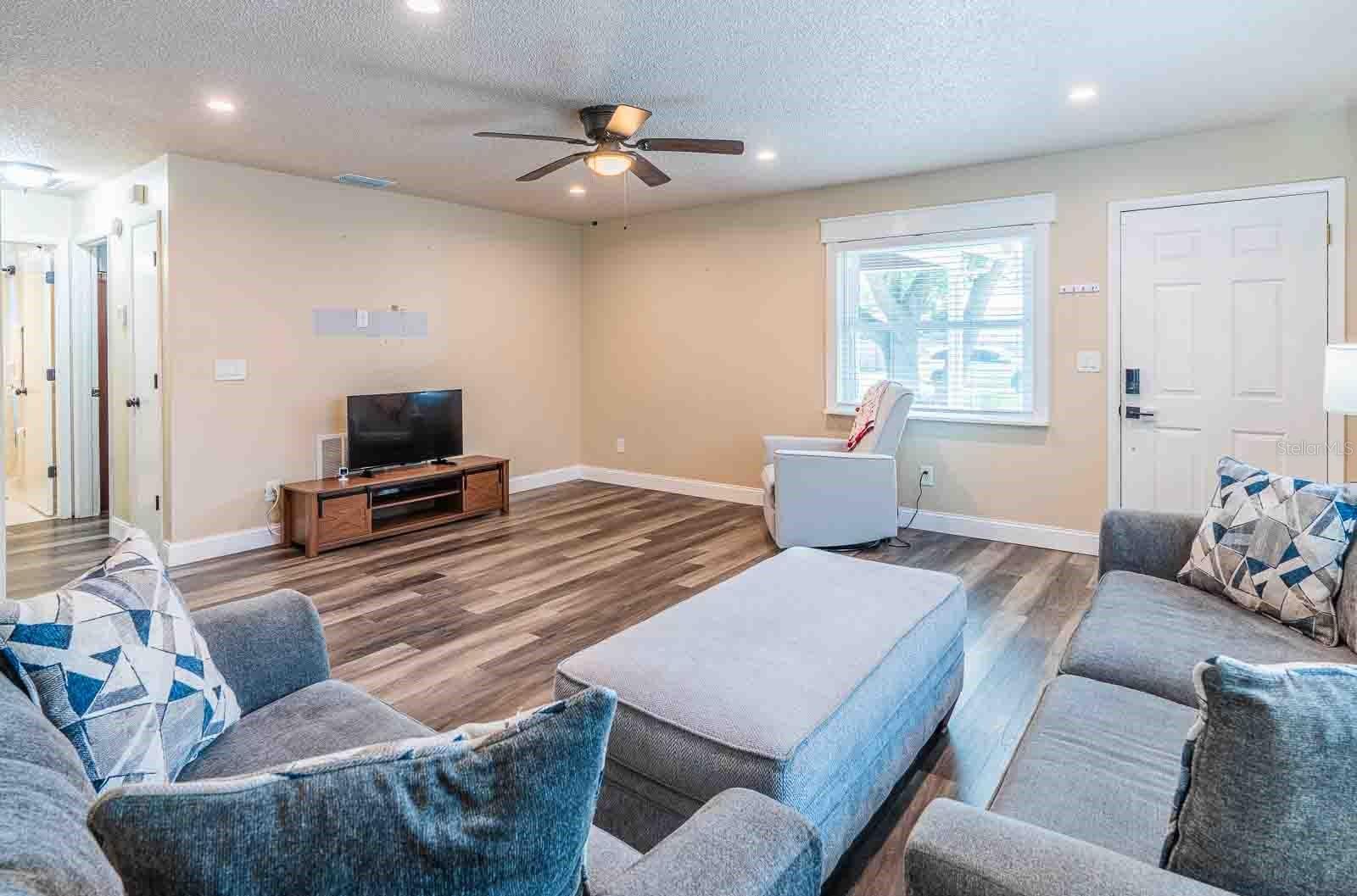 Image 6 of 33 For 7065 73rd Street N