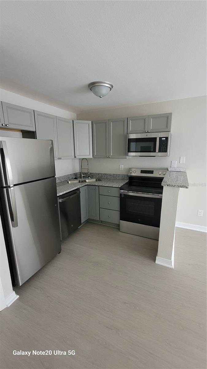Image 3 of 8 For 4704 Walden Circle 32