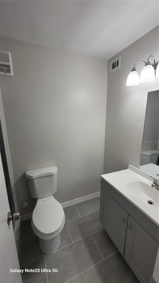 Image 6 of 8 For 4704 Walden Circle 32