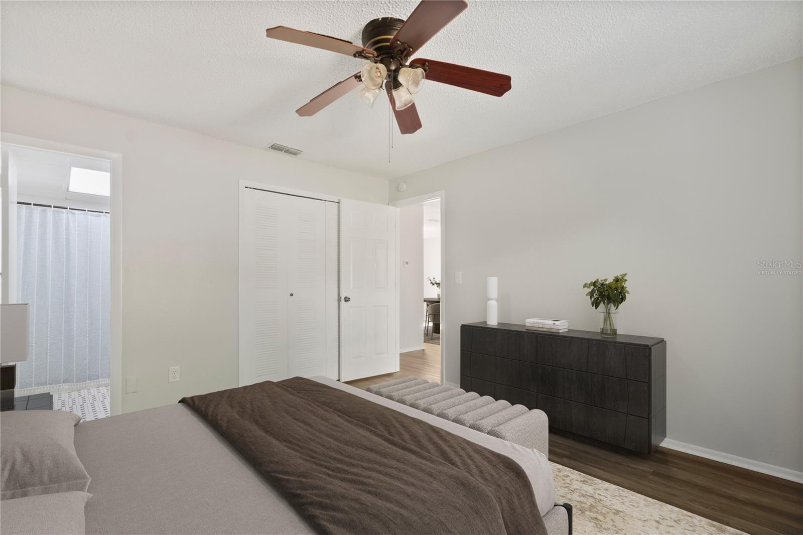 Listing photo id 13 for 9831 83rd Way