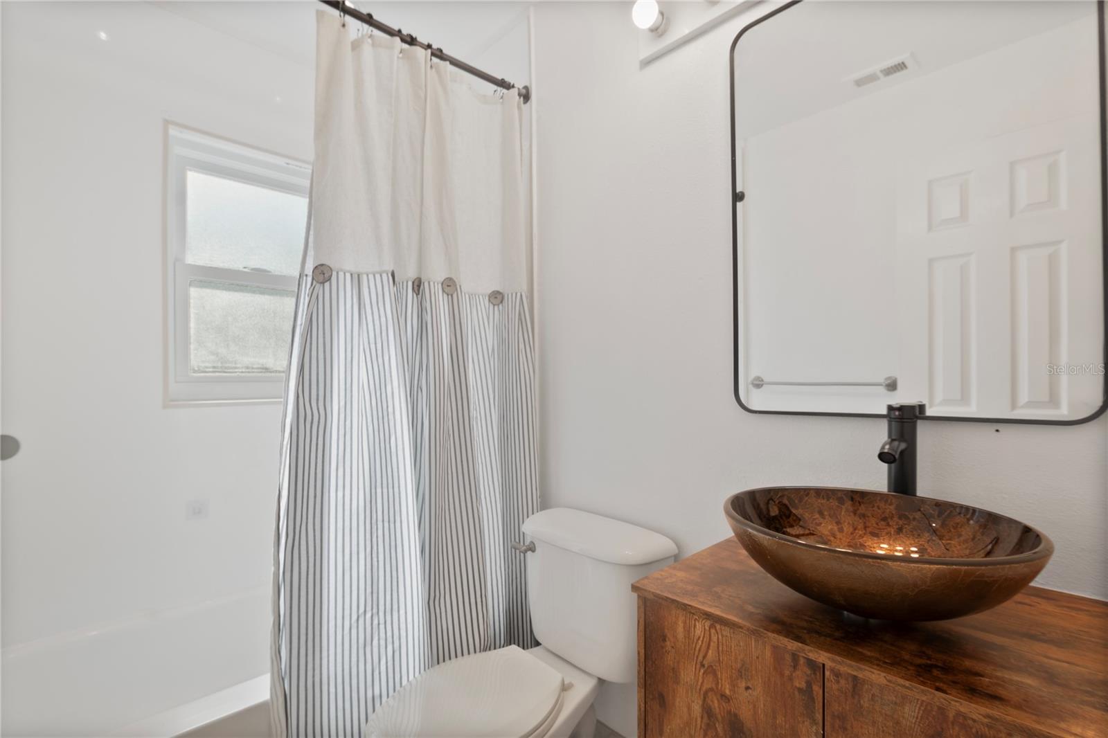 Listing photo id 17 for 9831 83rd Way