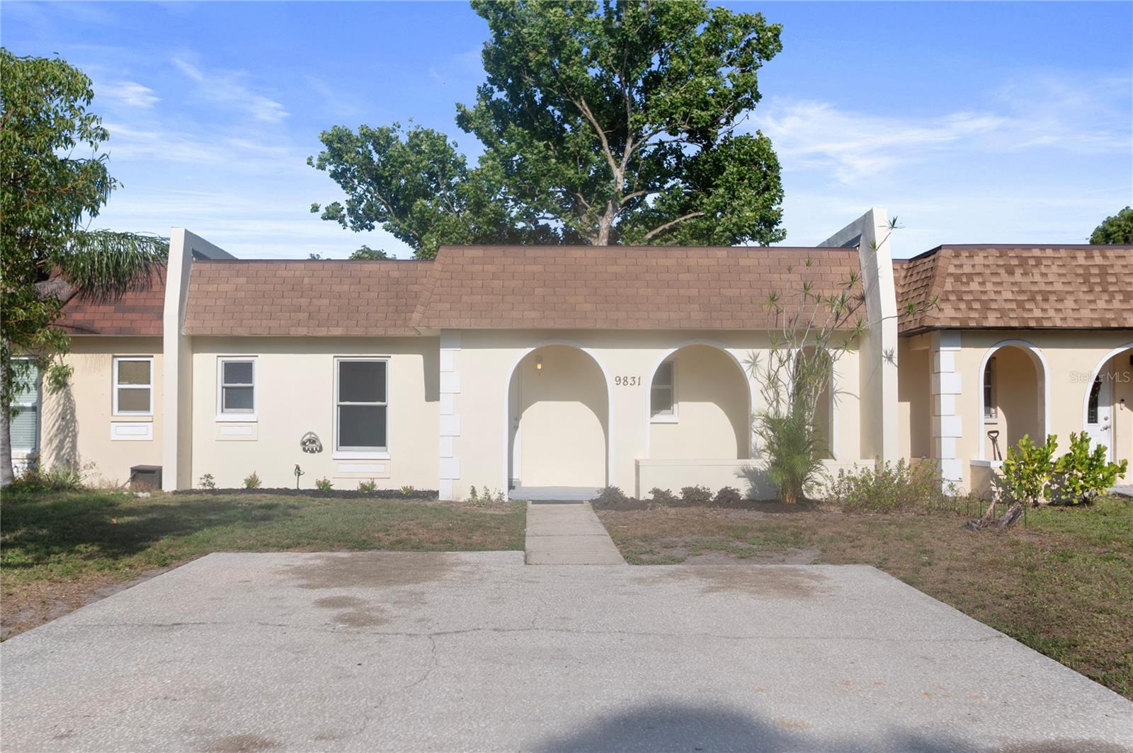 Listing photo id 0 for 9831 83rd Way