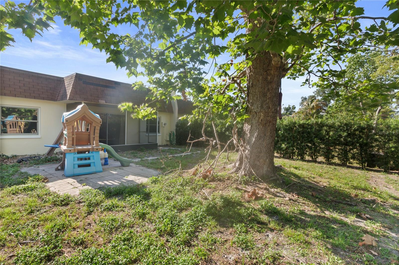 Listing photo id 20 for 9831 83rd Way