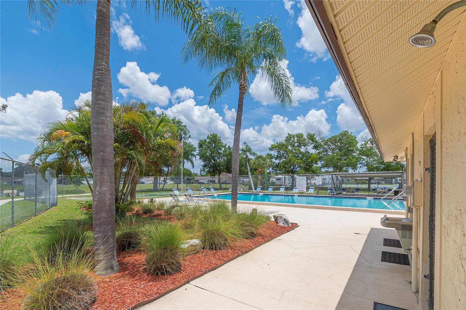 Listing photo id 24 for 9831 83rd Way
