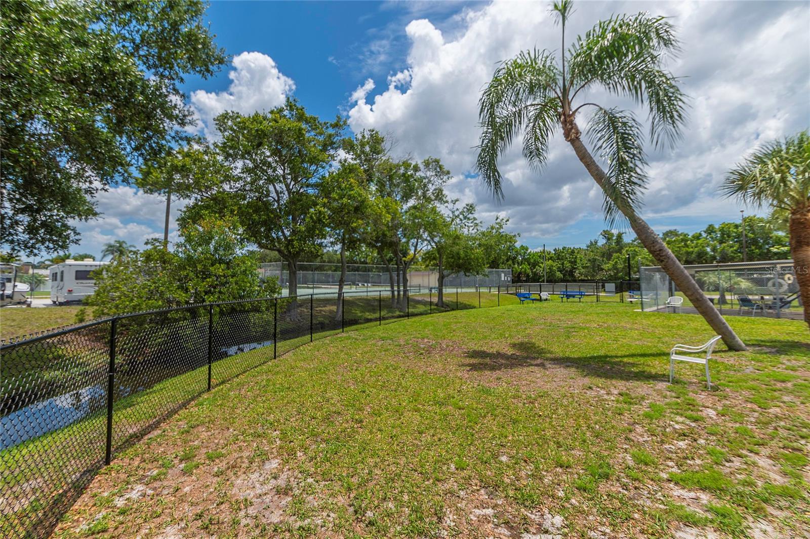 Listing photo id 27 for 9831 83rd Way