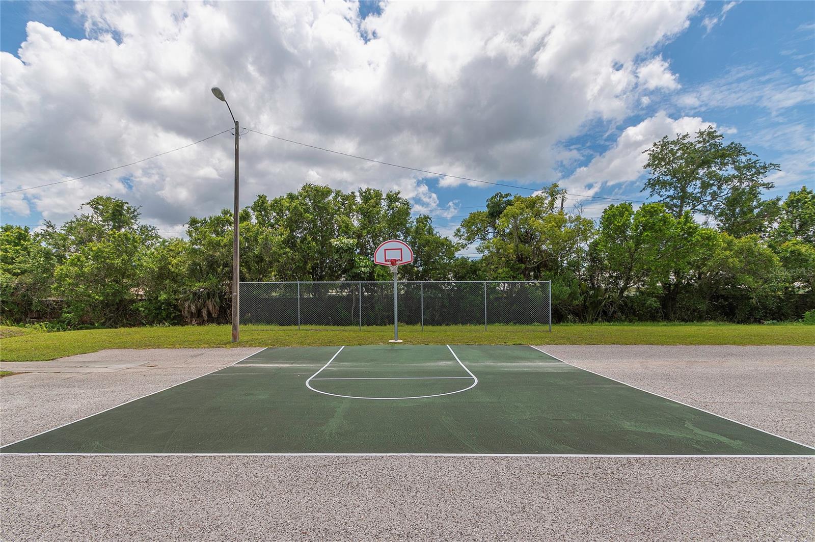 Listing photo id 29 for 9831 83rd Way