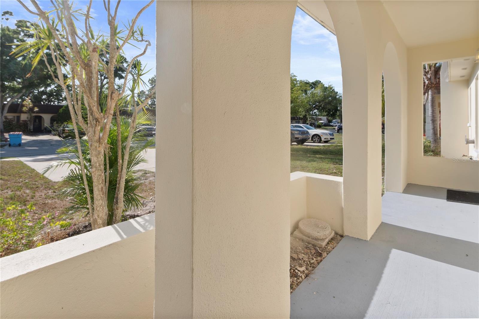 Listing photo id 3 for 9831 83rd Way