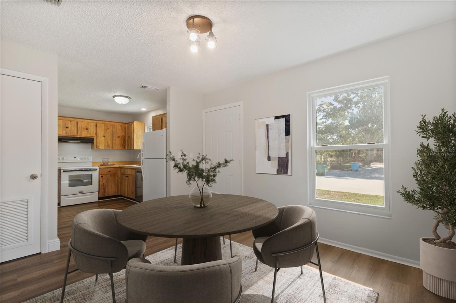 Listing photo id 4 for 9831 83rd Way