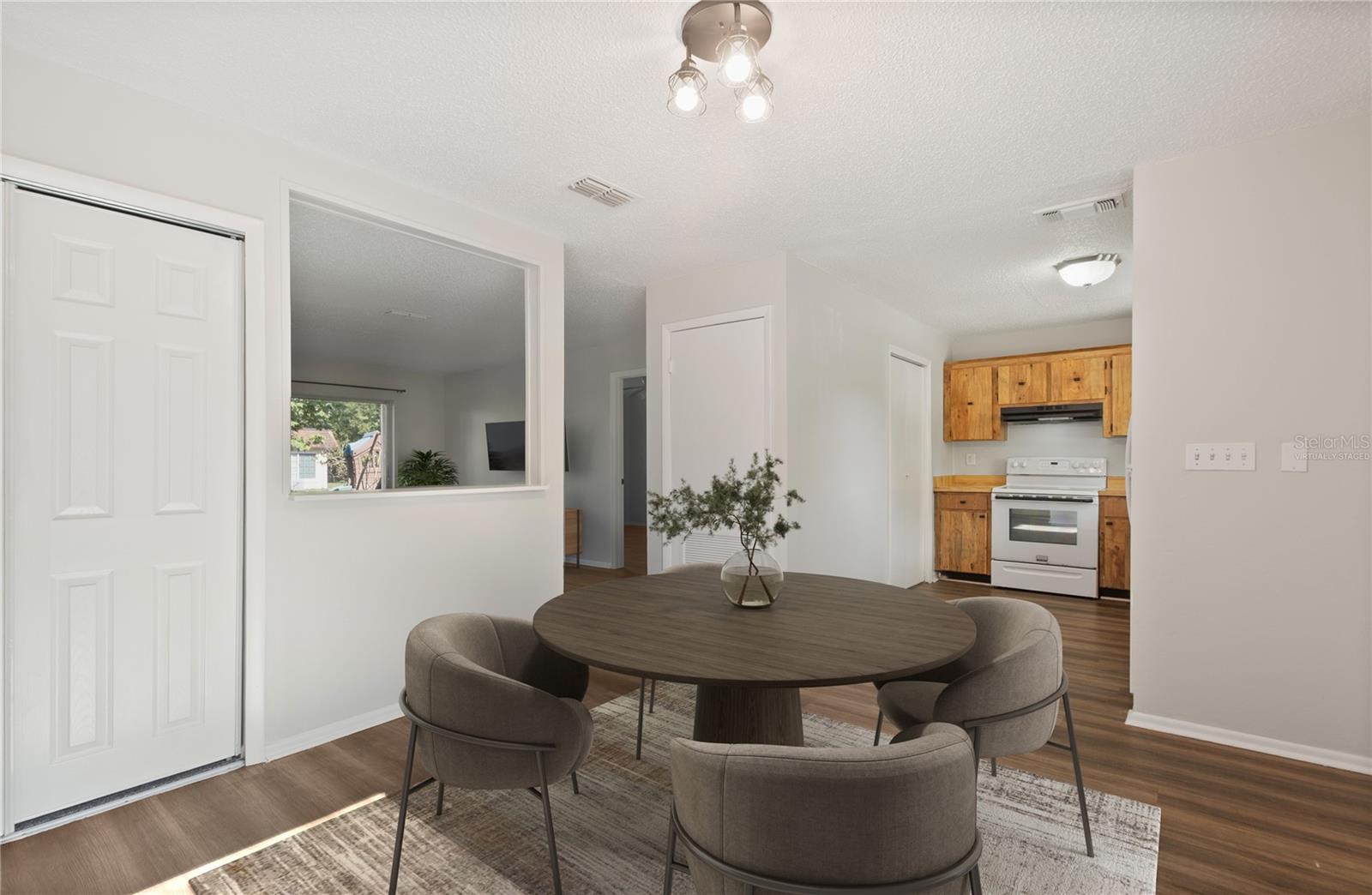 Listing photo id 5 for 9831 83rd Way