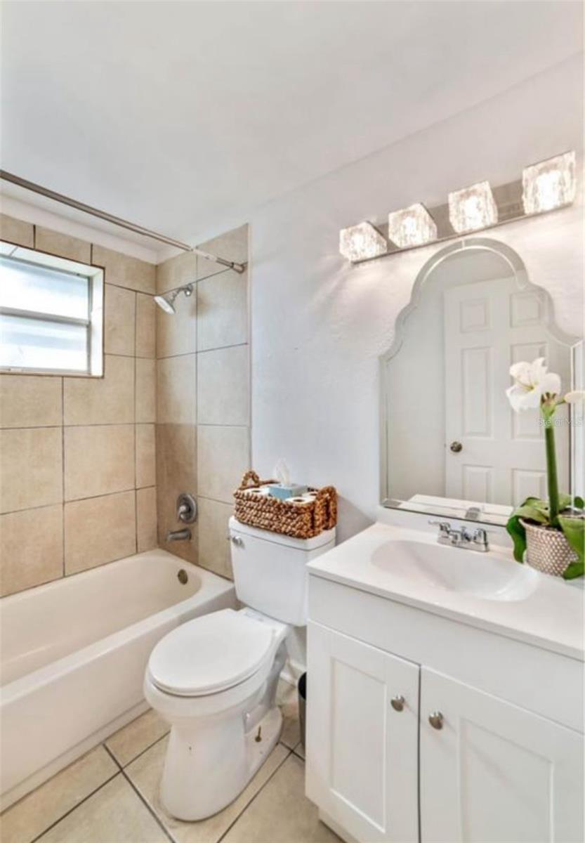 Listing photo id 9 for 7313 Royal Palm Drive