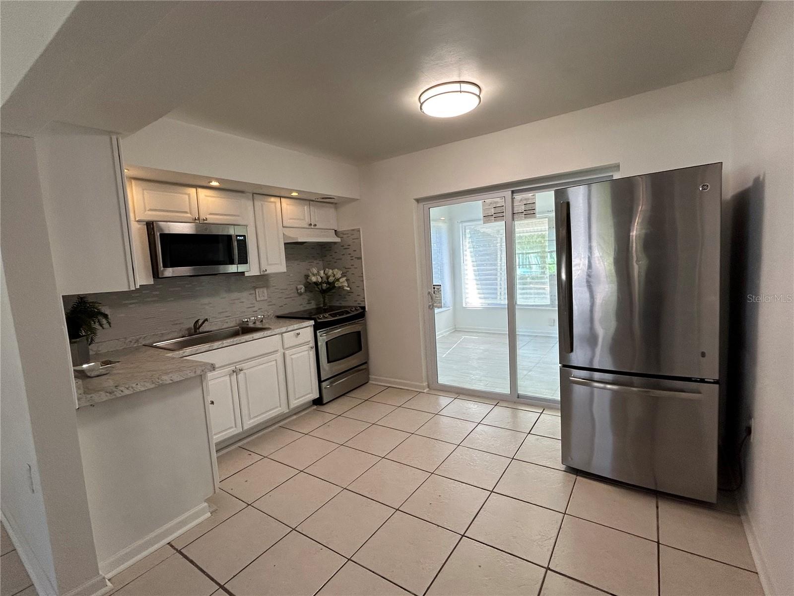 Listing photo id 2 for 7313 Royal Palm Drive