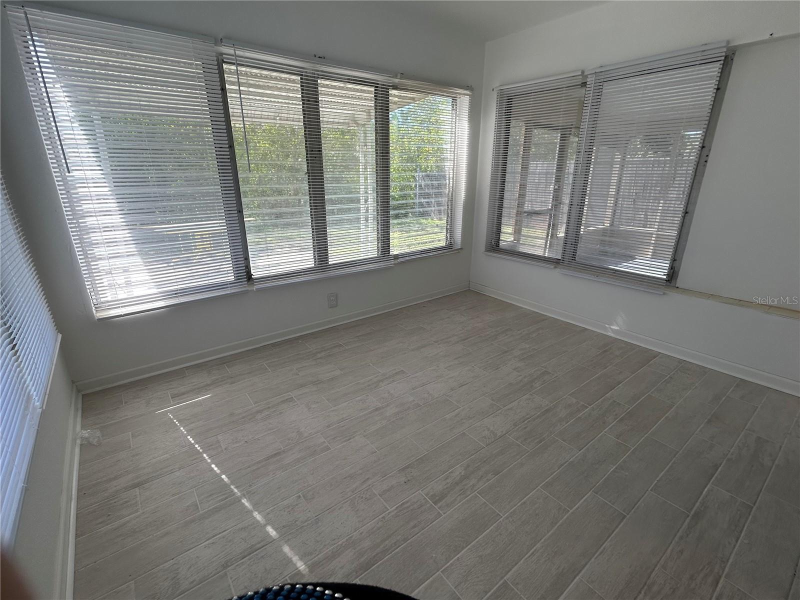 Listing photo id 4 for 7313 Royal Palm Drive