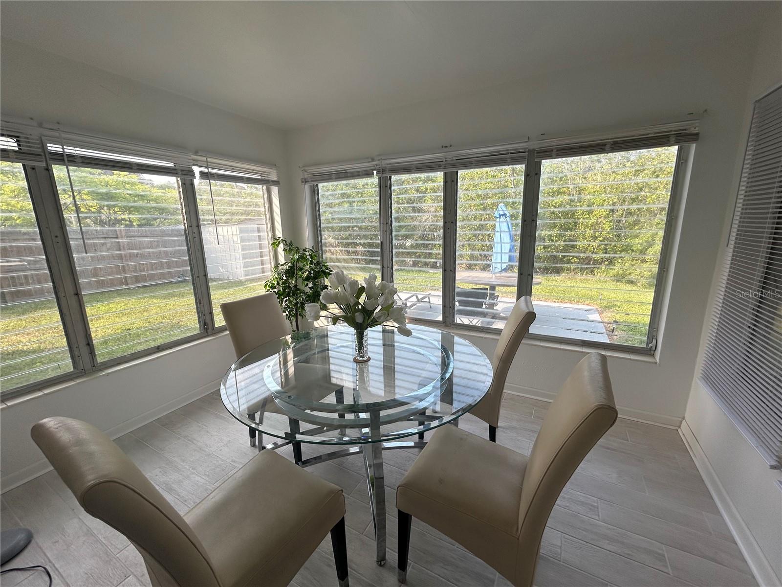 Listing photo id 5 for 7313 Royal Palm Drive