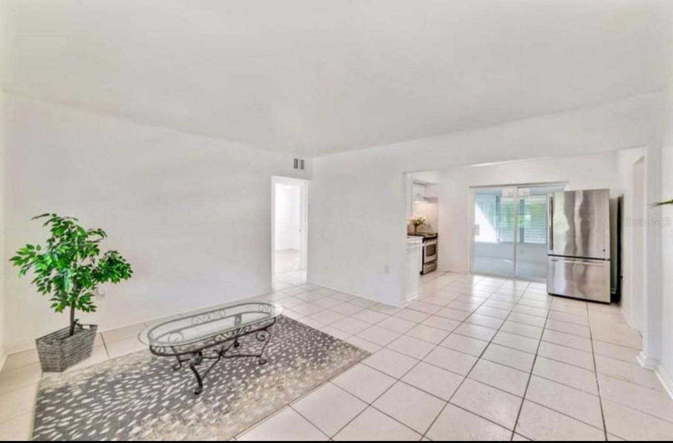 Listing photo id 6 for 7313 Royal Palm Drive