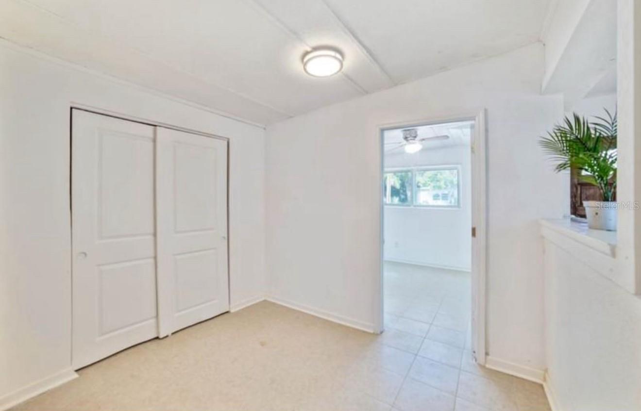 Listing photo id 7 for 7313 Royal Palm Drive