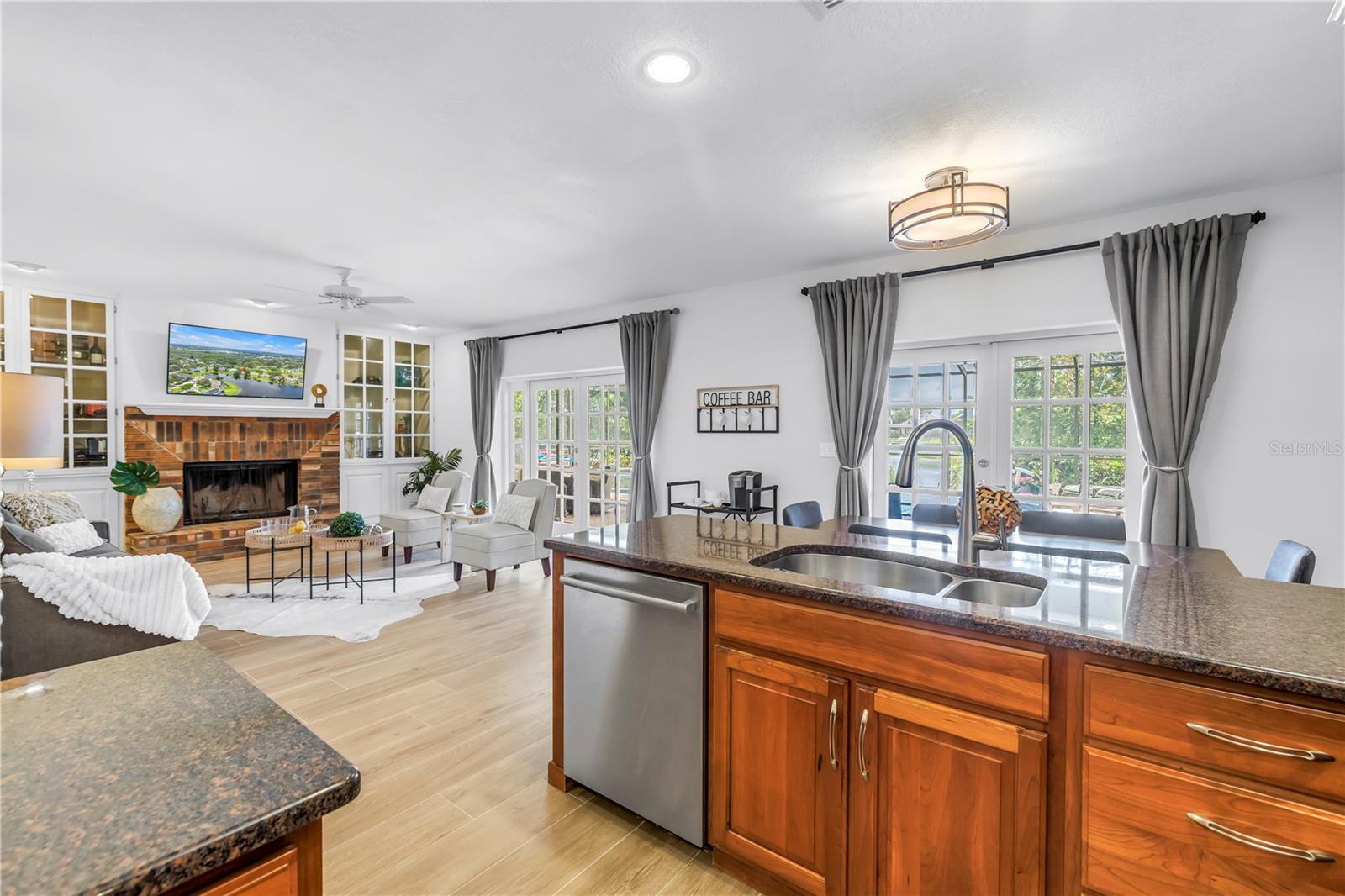 Image 19 of 47 For 8127 Siquita Drive Ne
