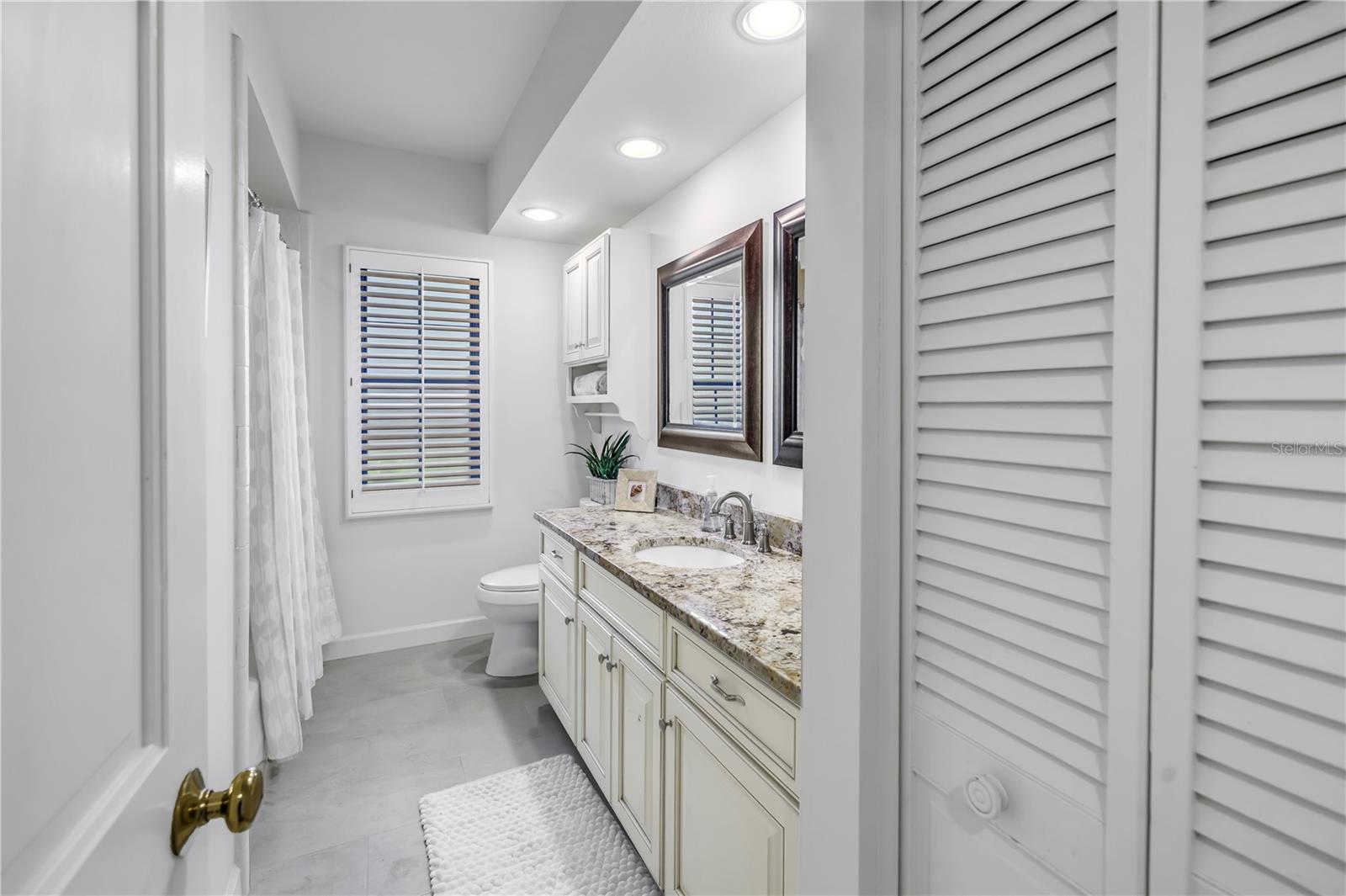 Image 36 of 47 For 8127 Siquita Drive Ne