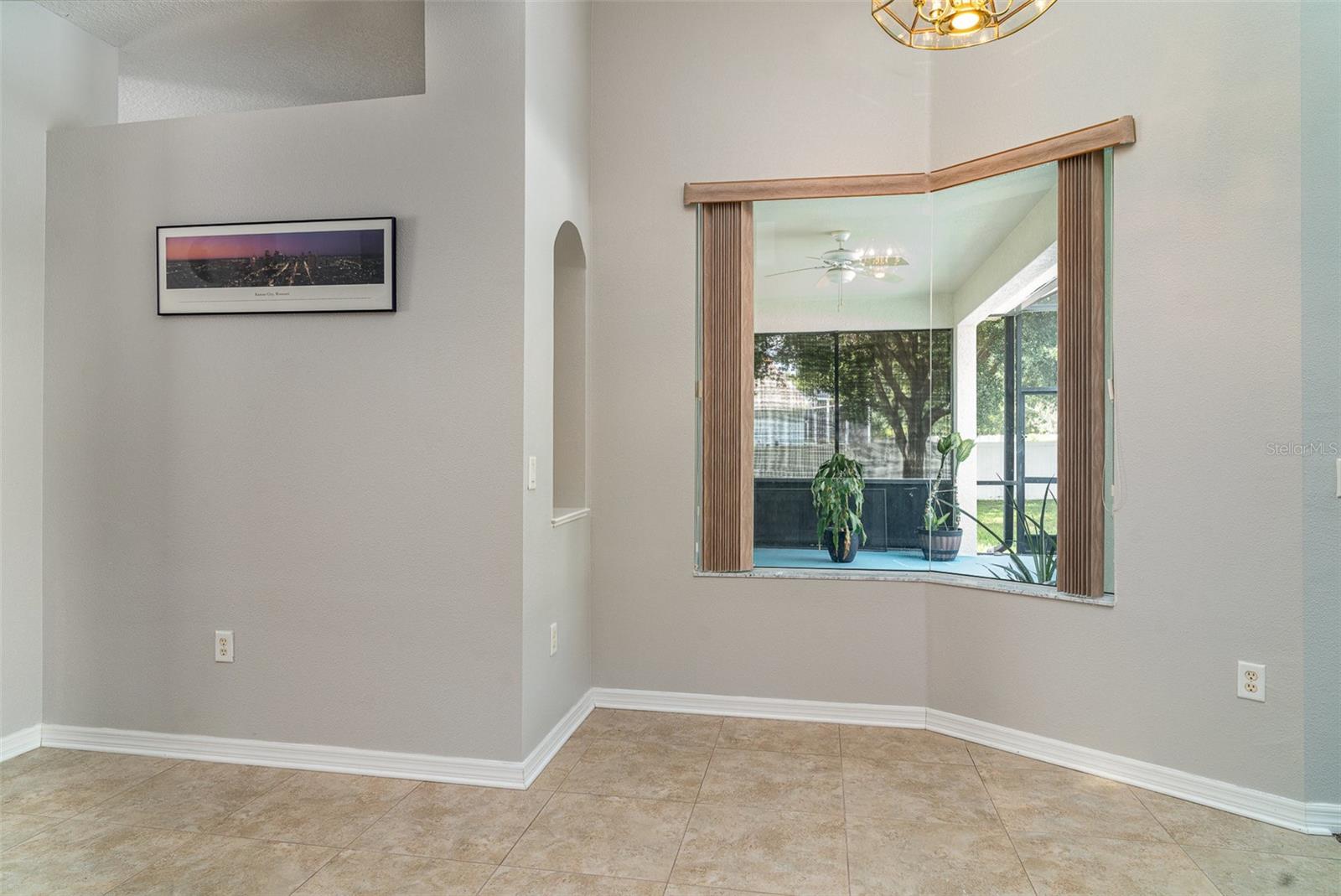 Listing photo id 8 for 14266 Creek Run Drive
