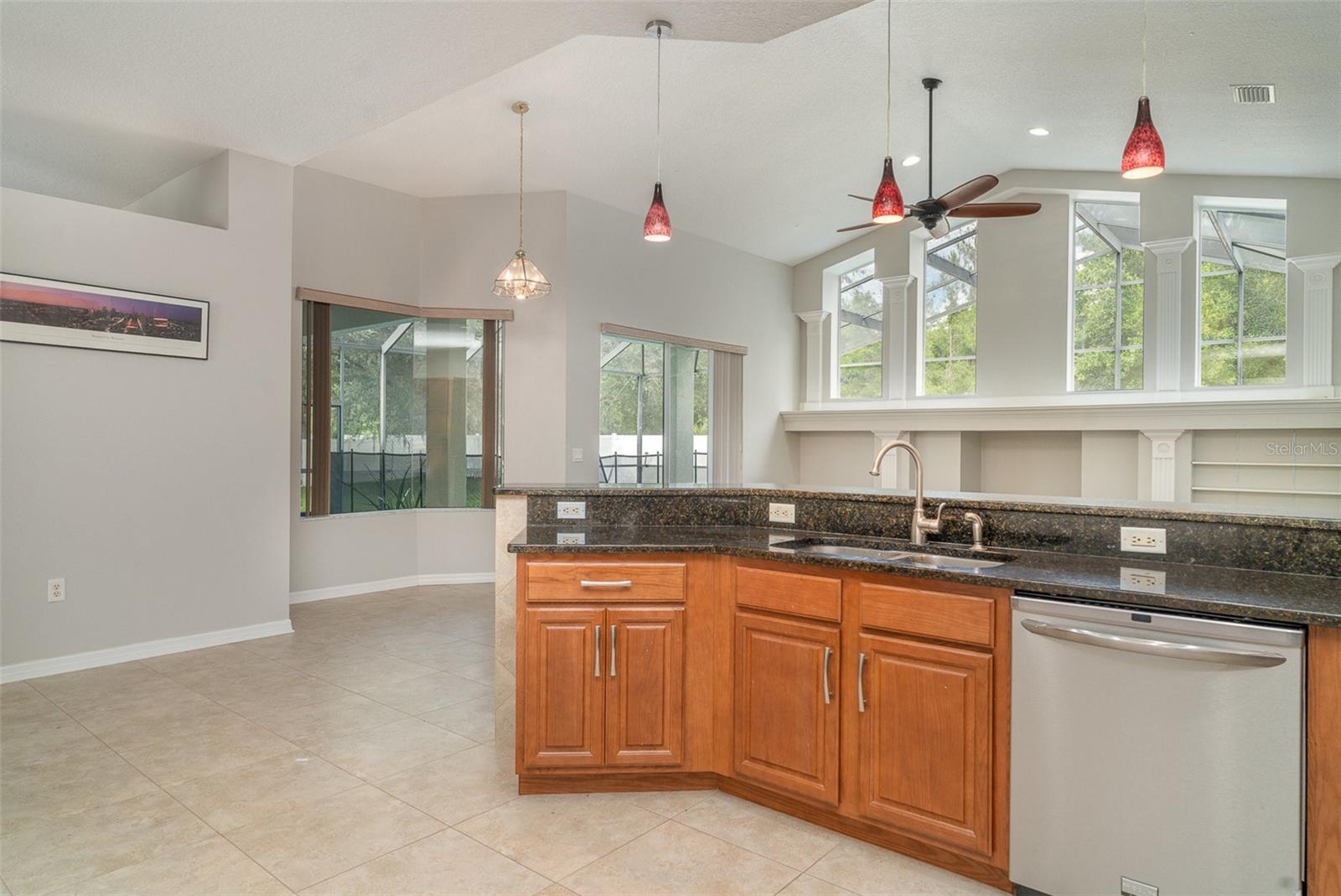 Listing photo id 11 for 14266 Creek Run Drive