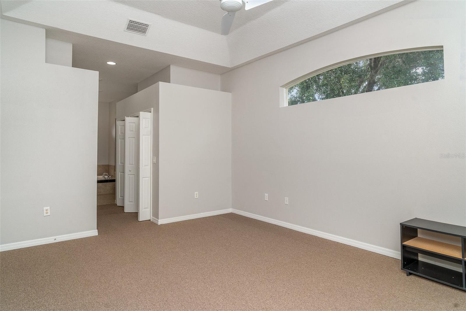 Listing photo id 16 for 14266 Creek Run Drive