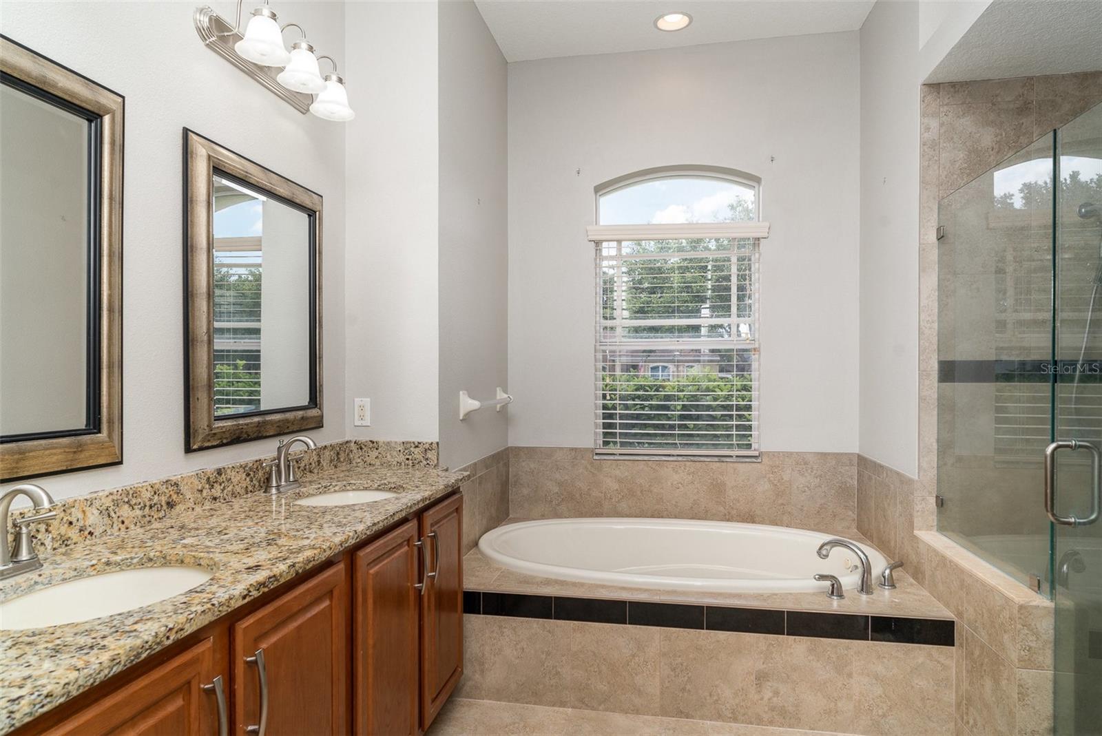 Listing photo id 17 for 14266 Creek Run Drive