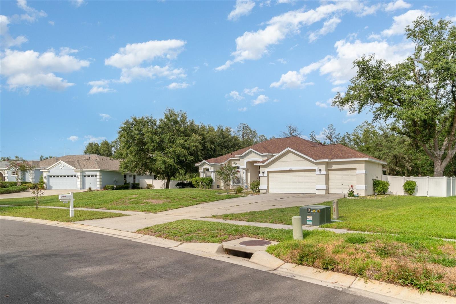 Listing photo id 0 for 14266 Creek Run Drive