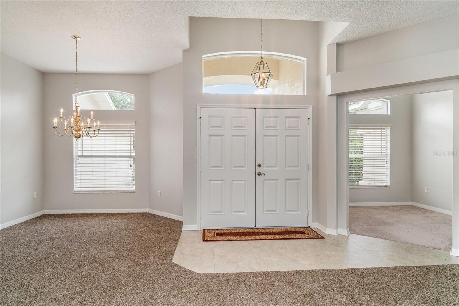 Listing photo id 2 for 14266 Creek Run Drive