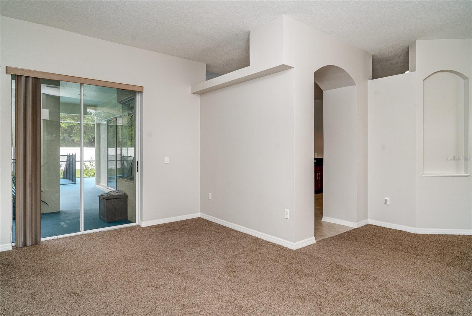 Listing photo id 6 for 14266 Creek Run Drive