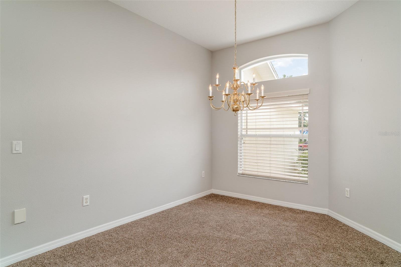 Listing photo id 7 for 14266 Creek Run Drive