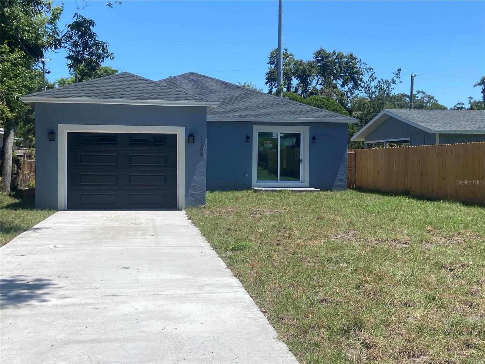 Listing photo id 2 for 1108 11th Avenue S