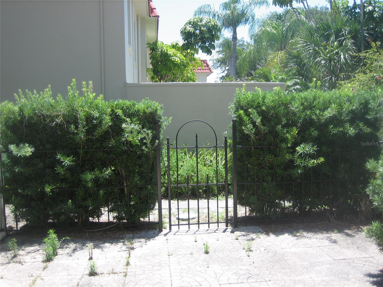 Image 14 of 19 For 2700 Bayshore Boulevard 2b