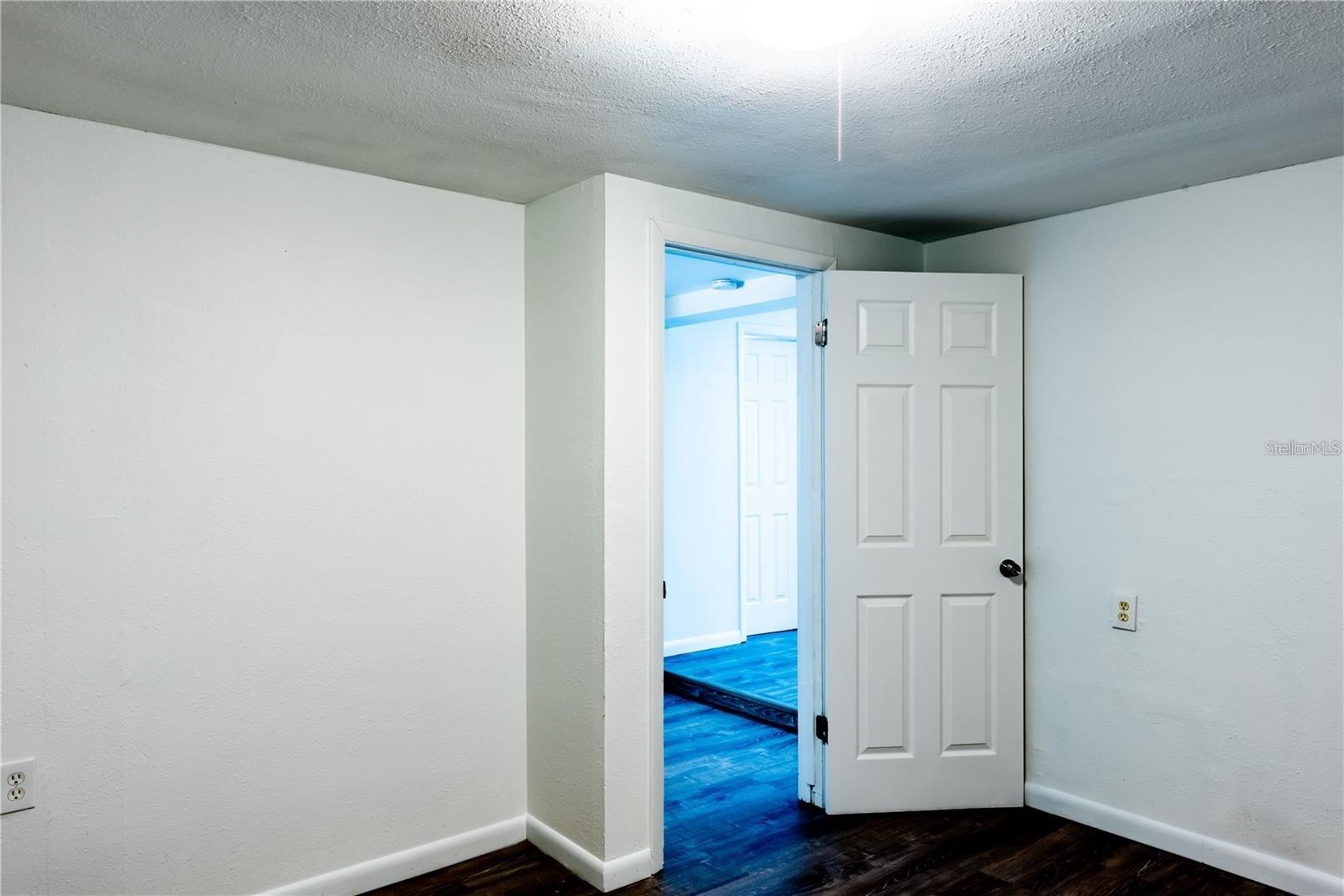 Image 33 of 49 For 3402 Van Buren Drive