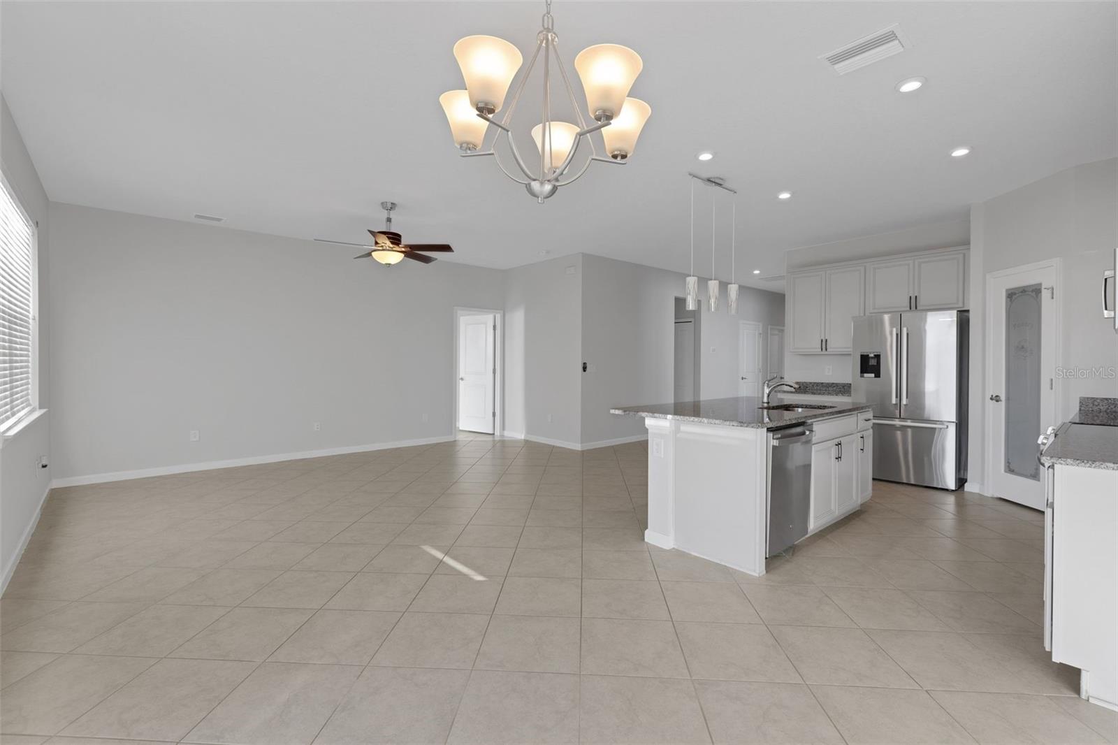 Listing photo id 13 for 6211 114th Drive E