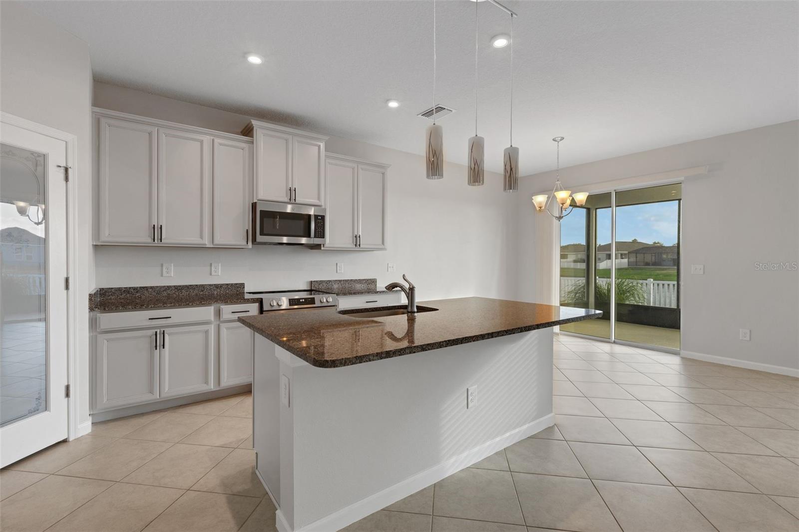 Listing photo id 14 for 6211 114th Drive E