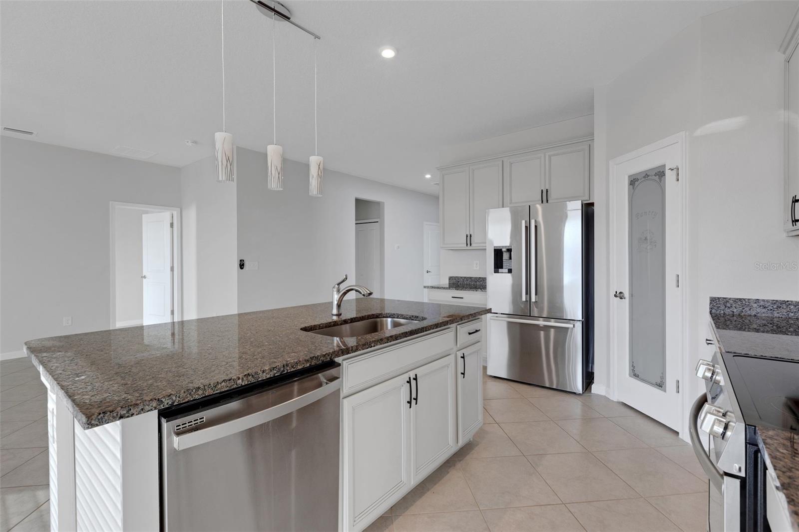 Listing photo id 17 for 6211 114th Drive E