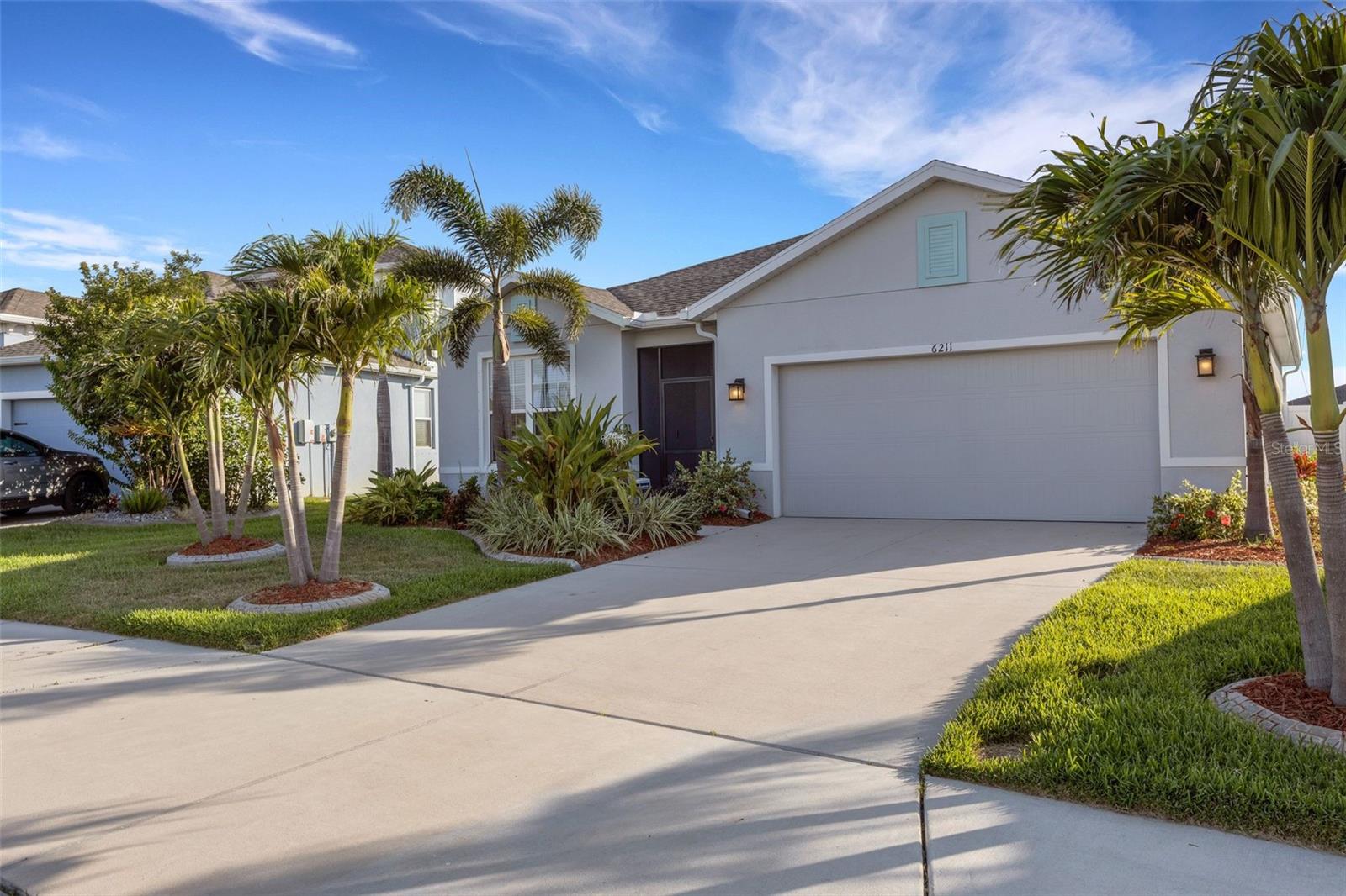 Listing photo id 0 for 6211 114th Drive E