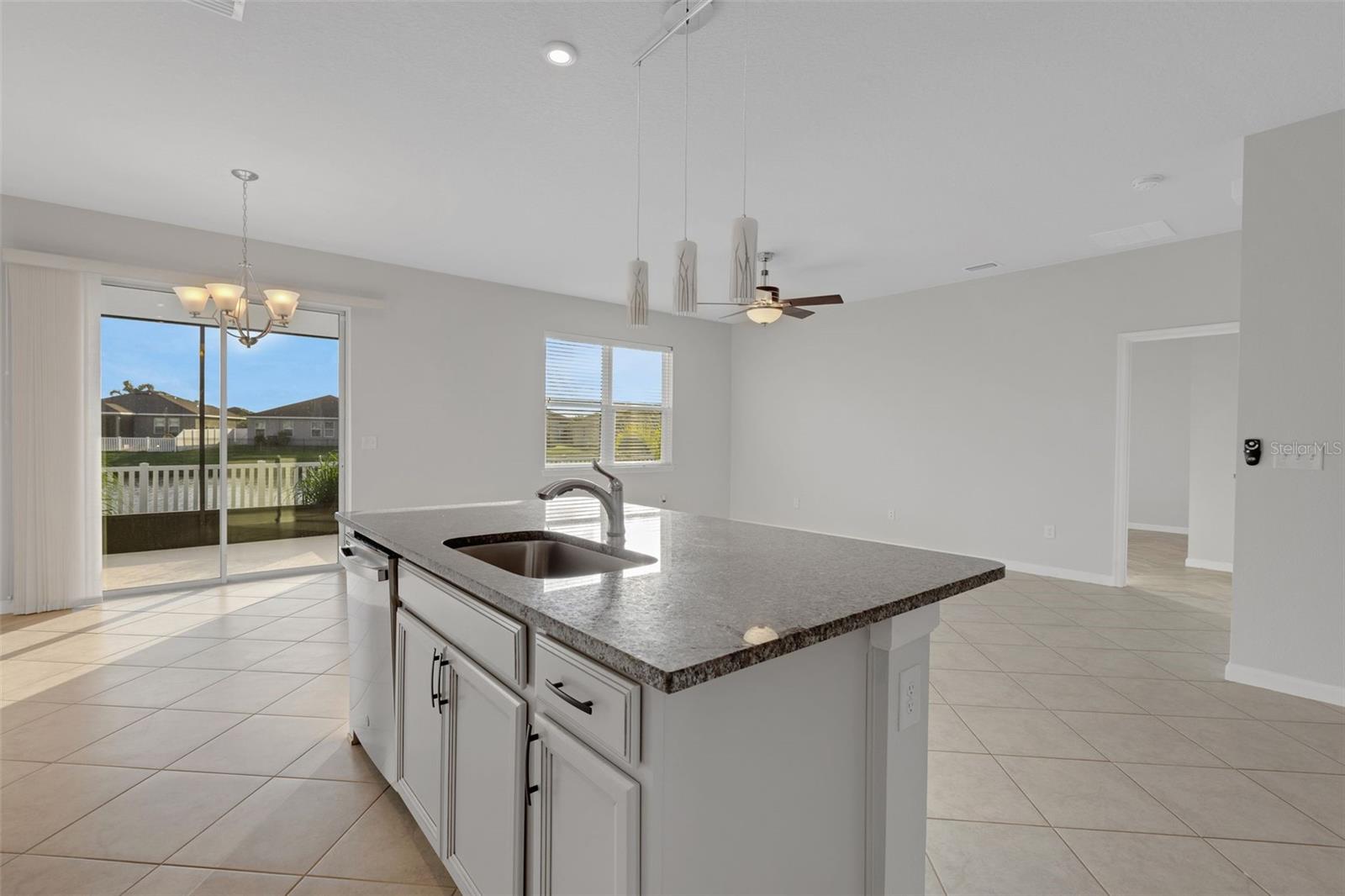 Listing photo id 18 for 6211 114th Drive E