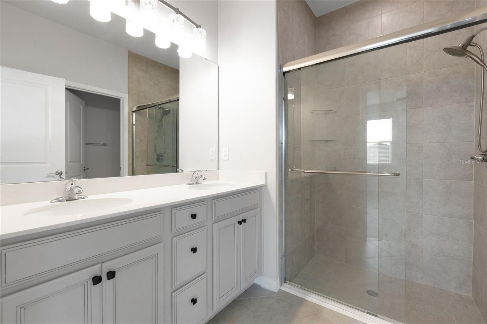 Listing photo id 20 for 6211 114th Drive E