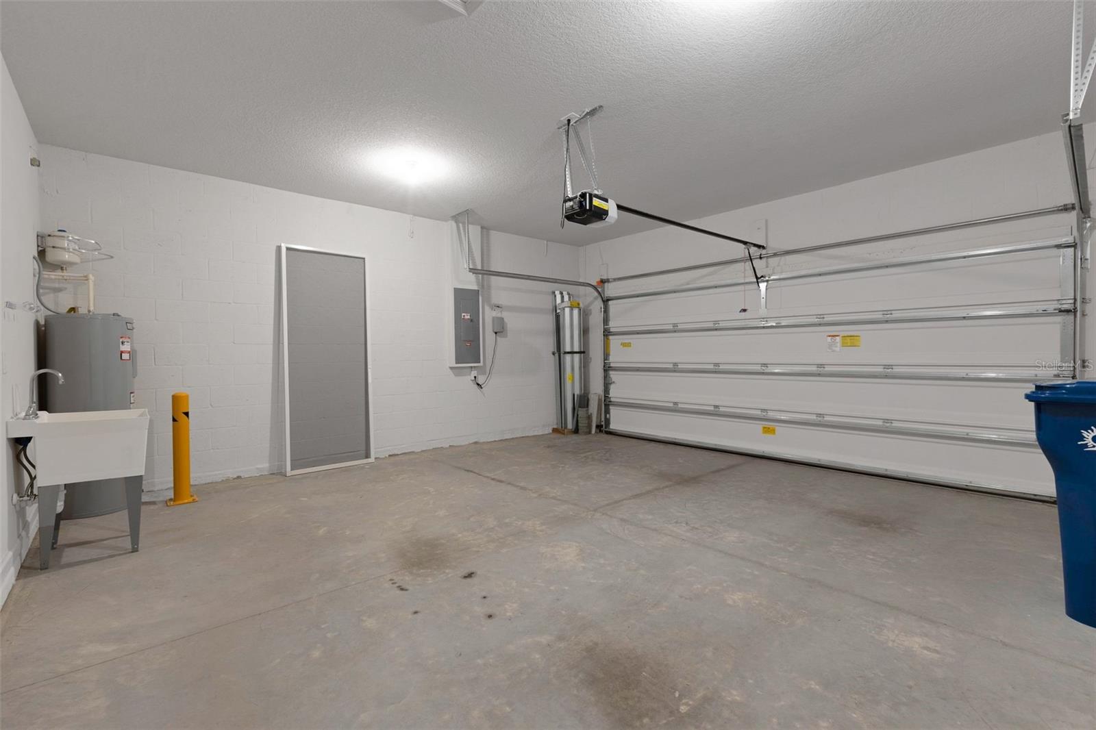Listing photo id 22 for 6211 114th Drive E