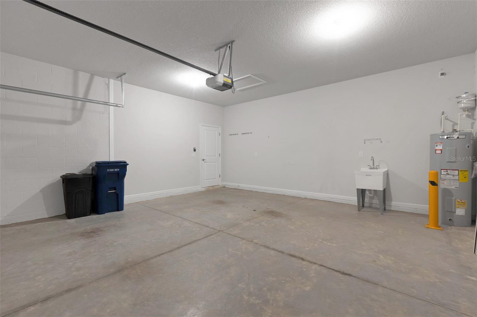 Listing photo id 23 for 6211 114th Drive E