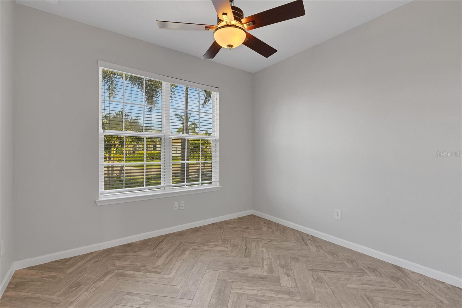 Listing photo id 24 for 6211 114th Drive E