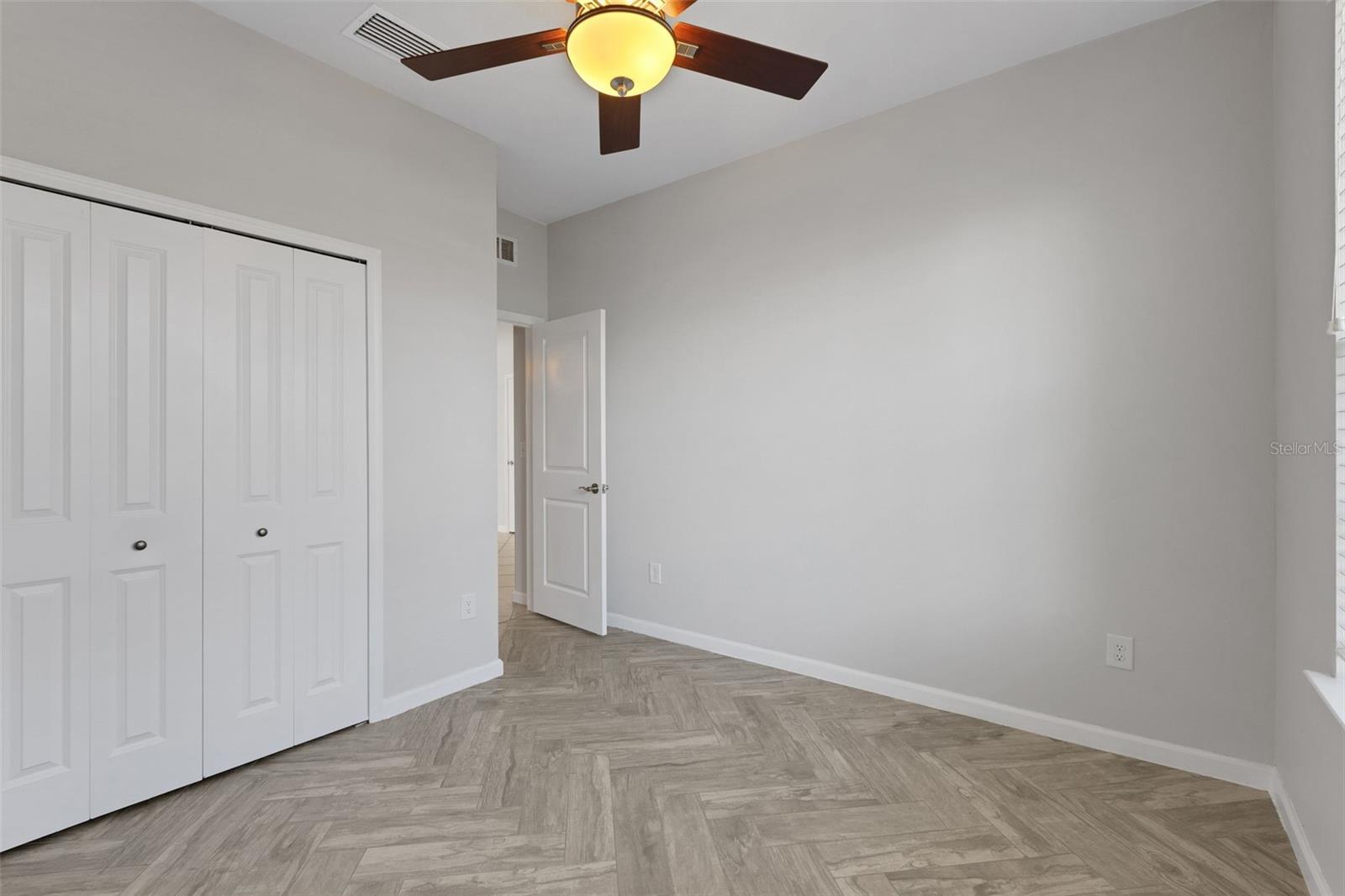Listing photo id 25 for 6211 114th Drive E