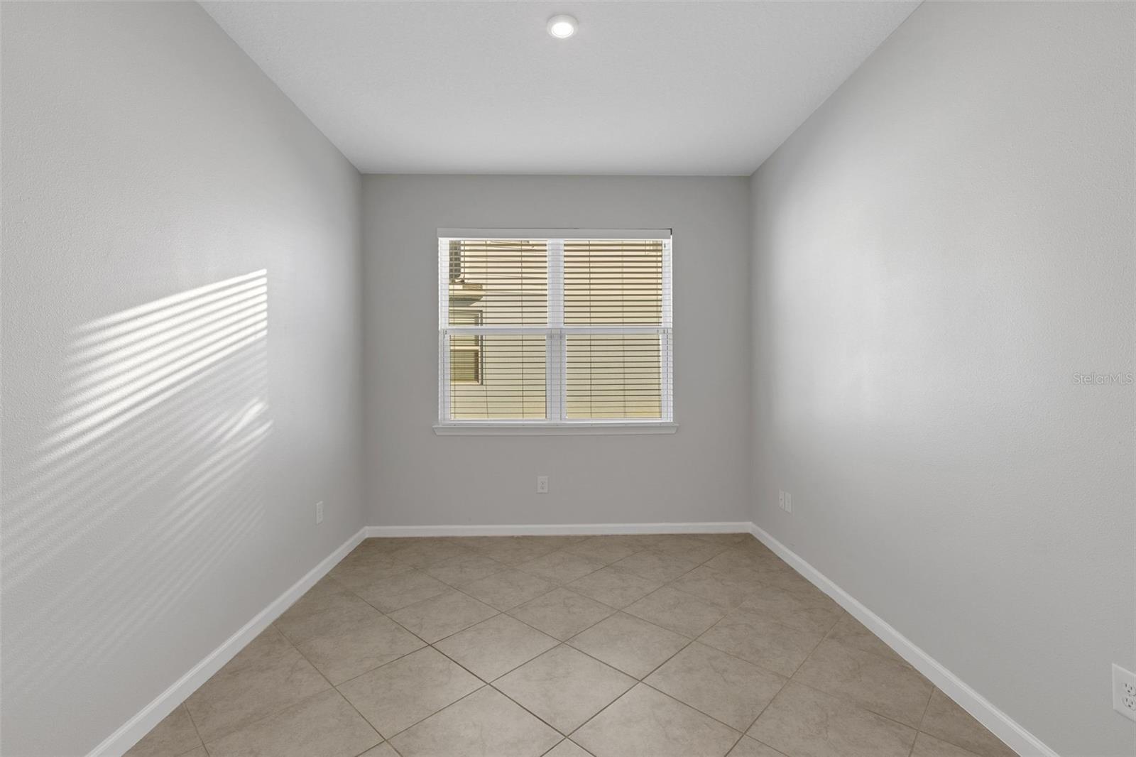 Listing photo id 26 for 6211 114th Drive E