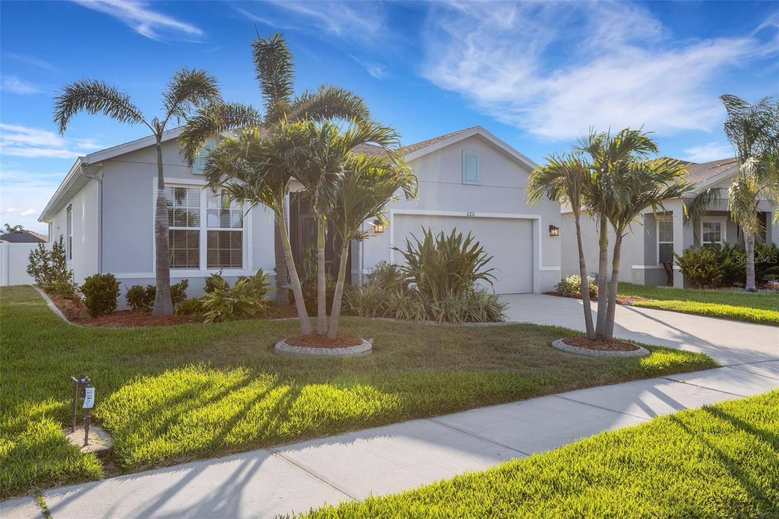 Listing photo id 1 for 6211 114th Drive E