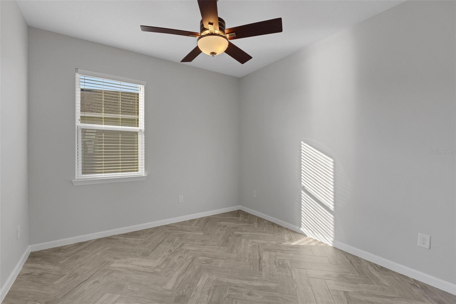 Listing photo id 28 for 6211 114th Drive E