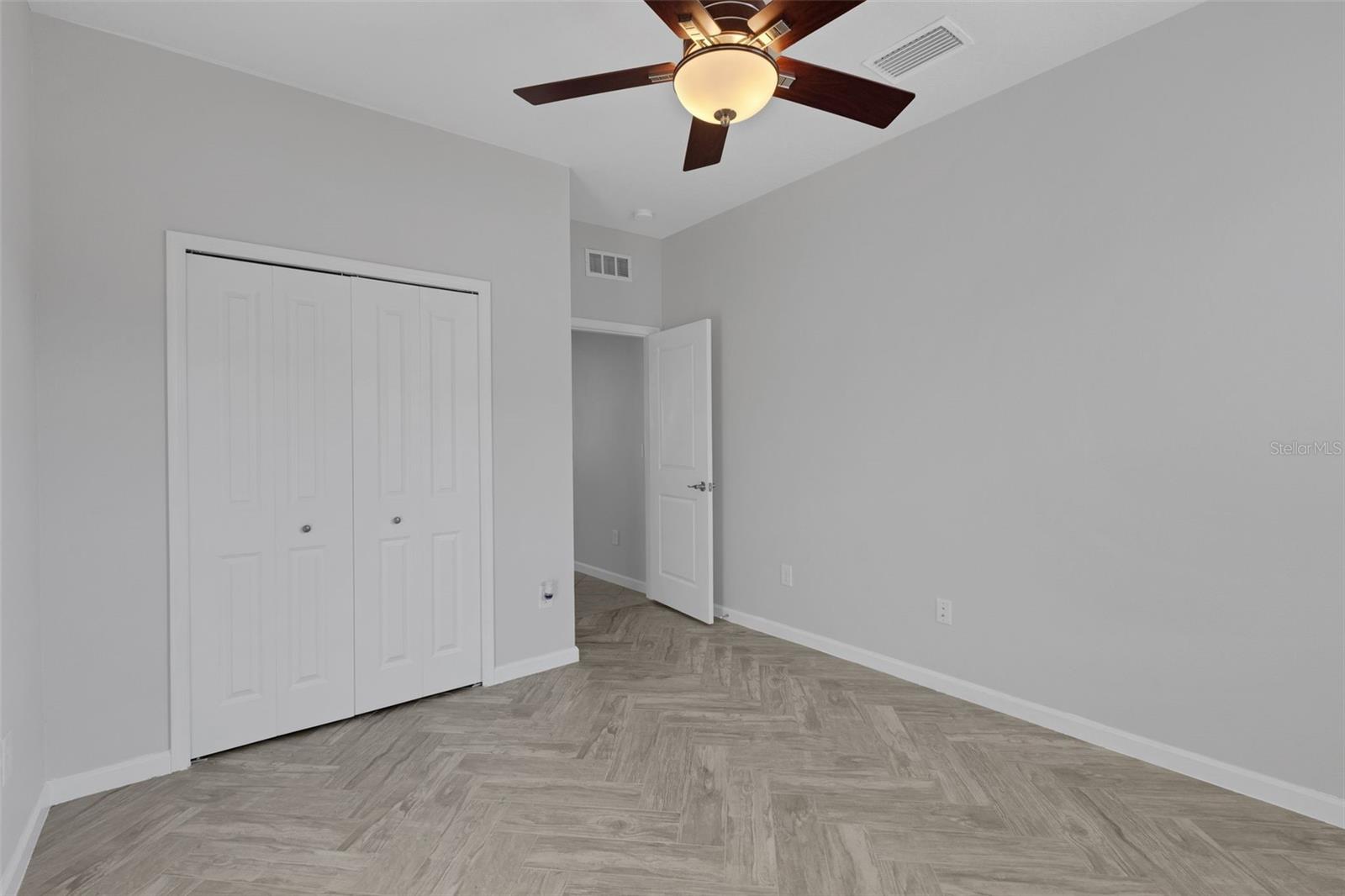 Listing photo id 29 for 6211 114th Drive E