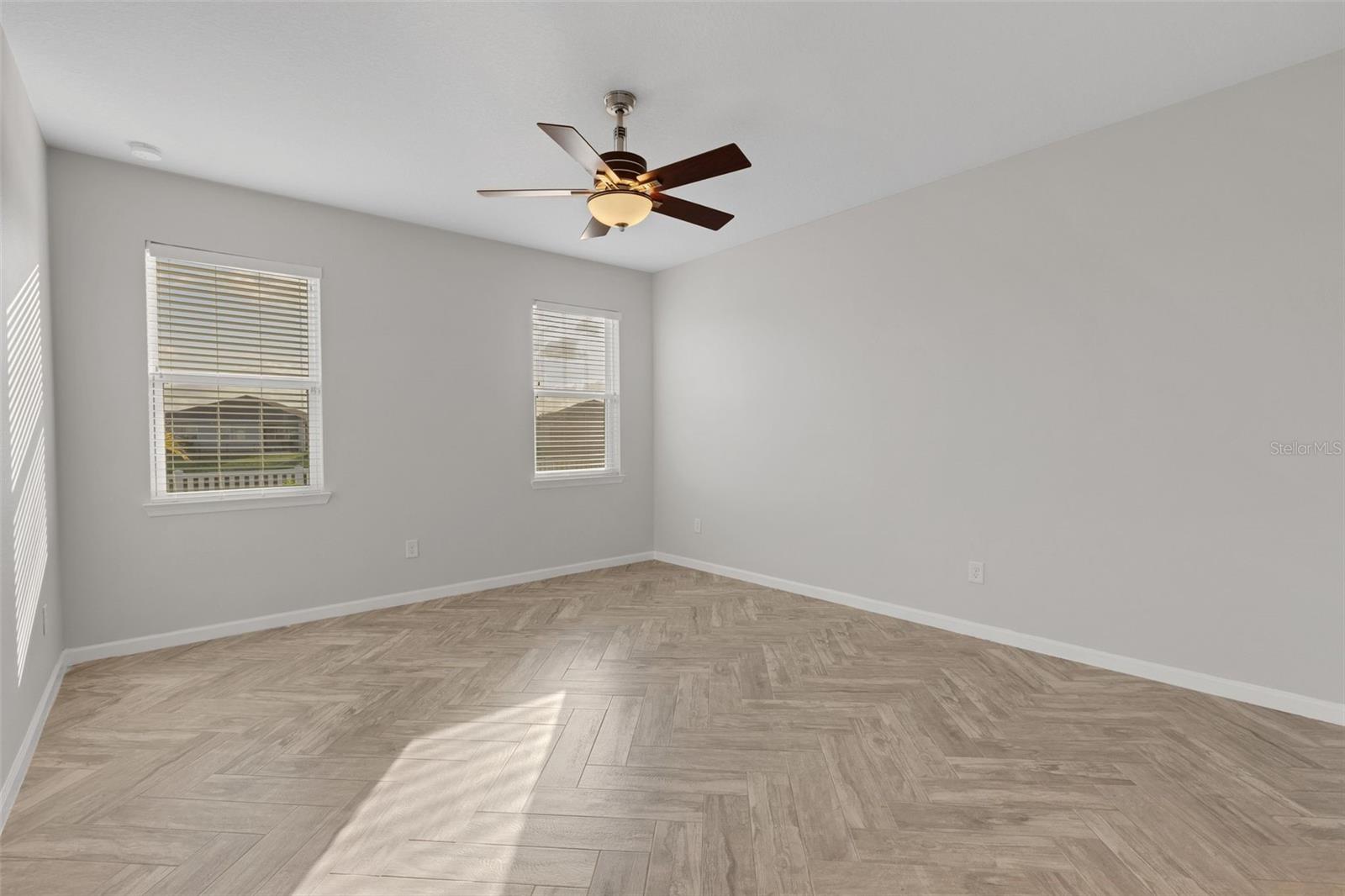 Listing photo id 31 for 6211 114th Drive E