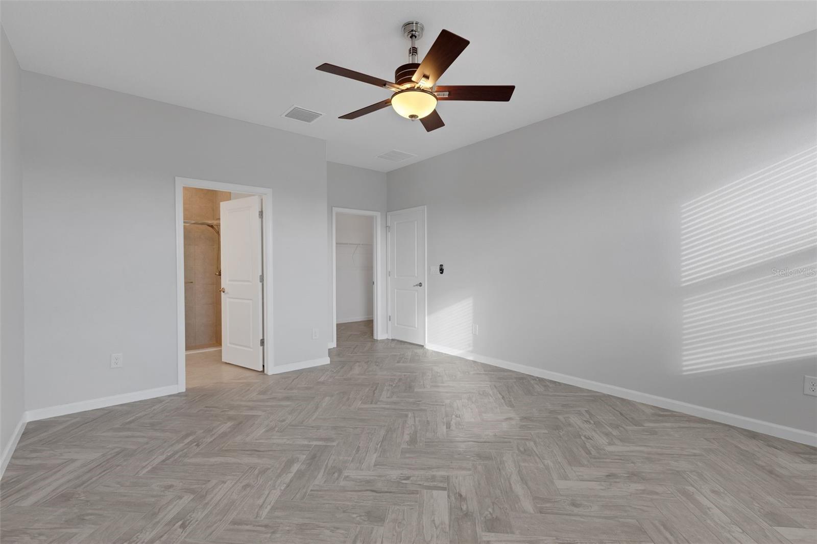 Listing photo id 32 for 6211 114th Drive E