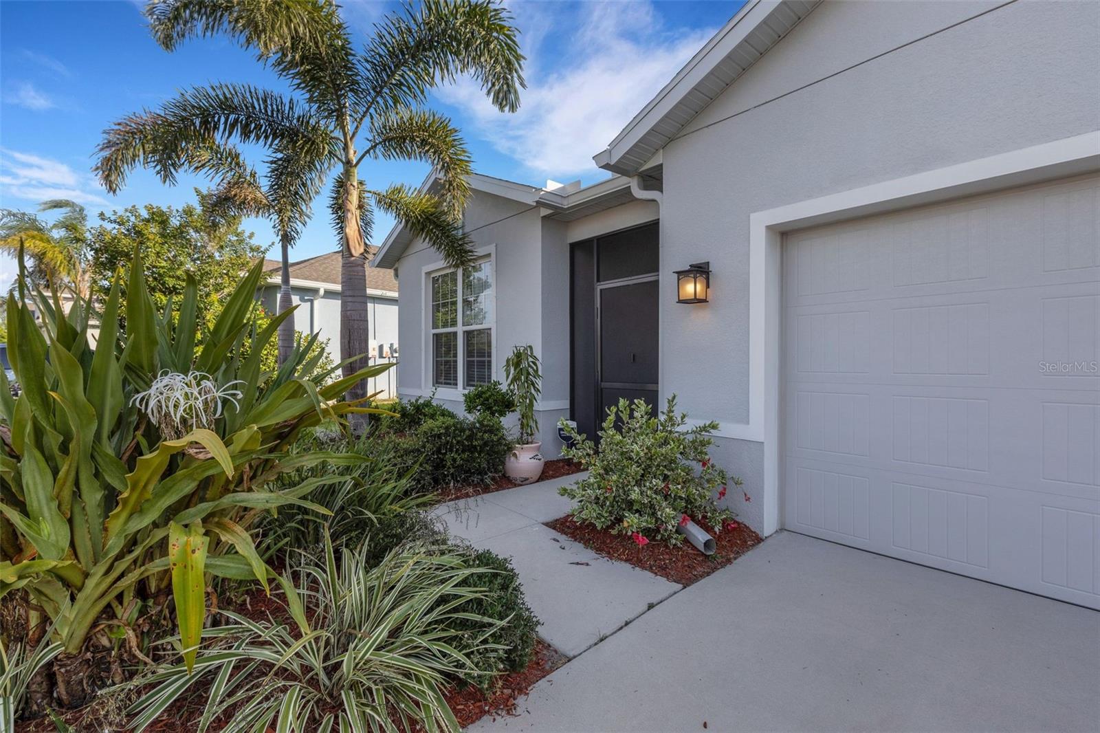 Listing photo id 2 for 6211 114th Drive E