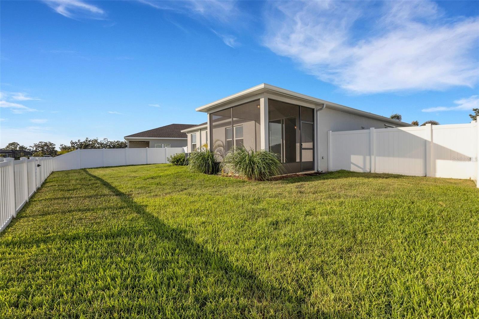 Listing photo id 4 for 6211 114th Drive E